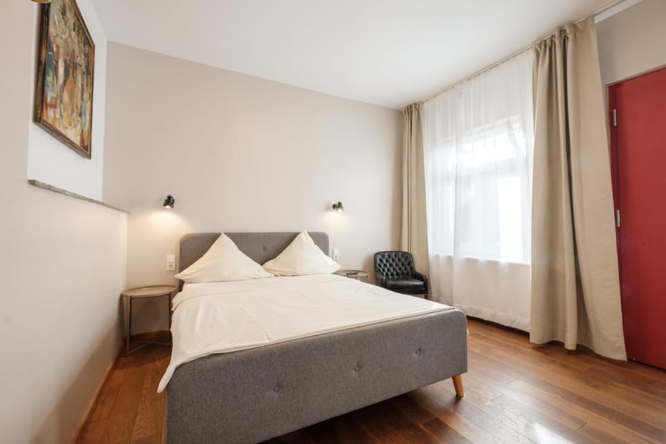 Photo of the whole room, Seating area, Bedroom