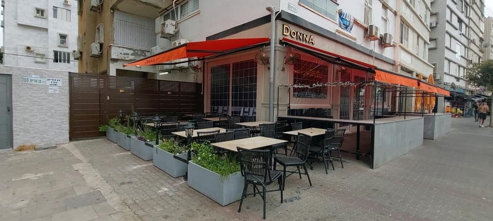 Property building, Restaurant/places to eat, Location