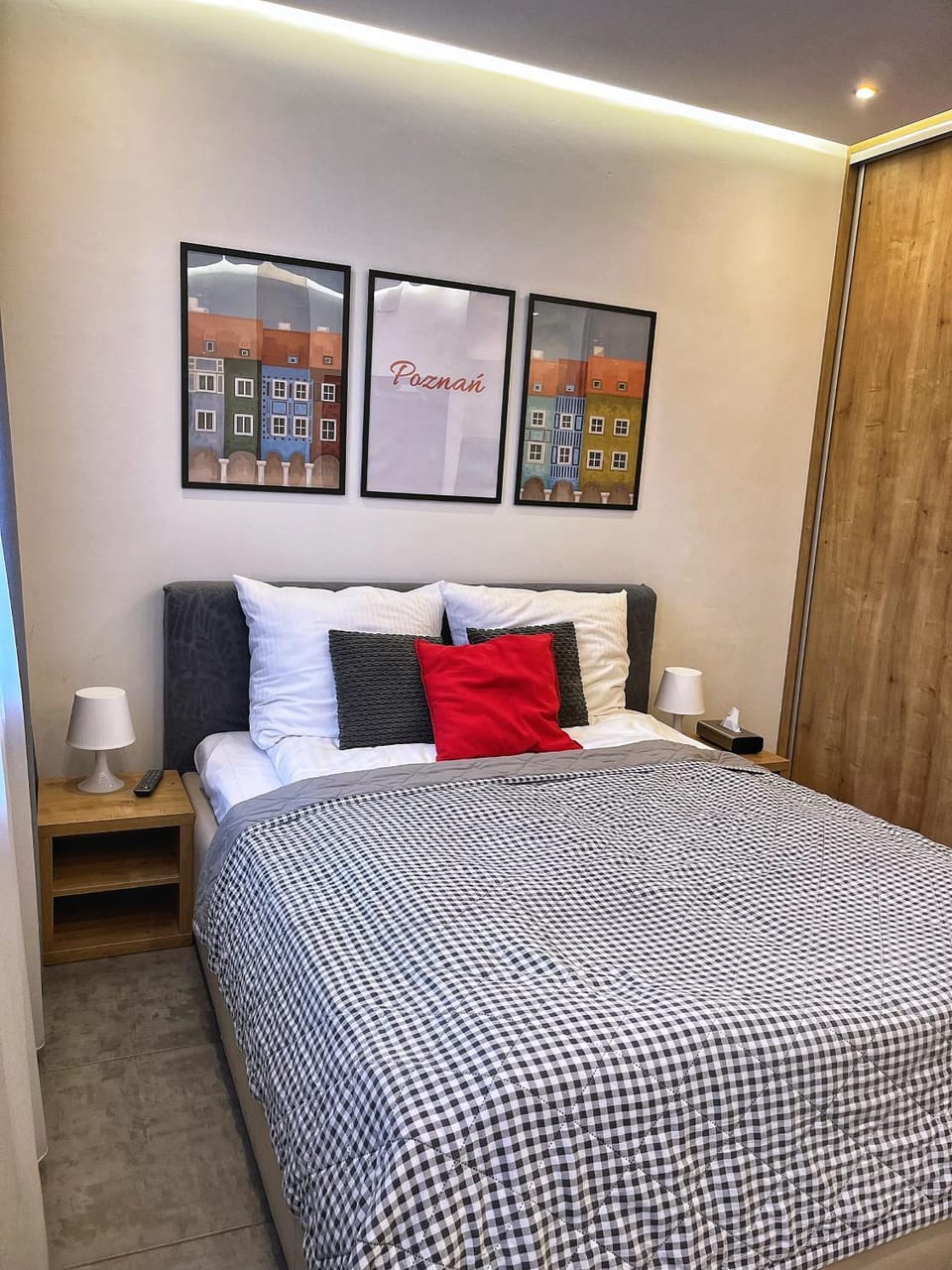 Bed, Photo of the whole room, Decorative detail, Bedroom, wardrobe