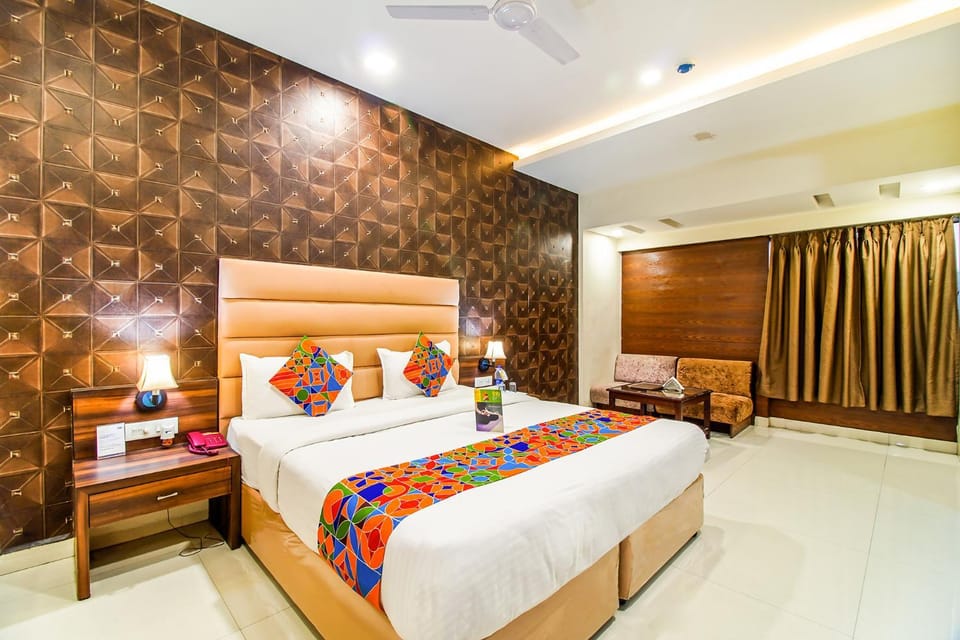 Bed, Coffee/tea facilities, Seating area, Dining area, Bedroom