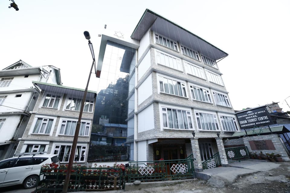 Facade/entrance, Bird's eye view, Floor plan