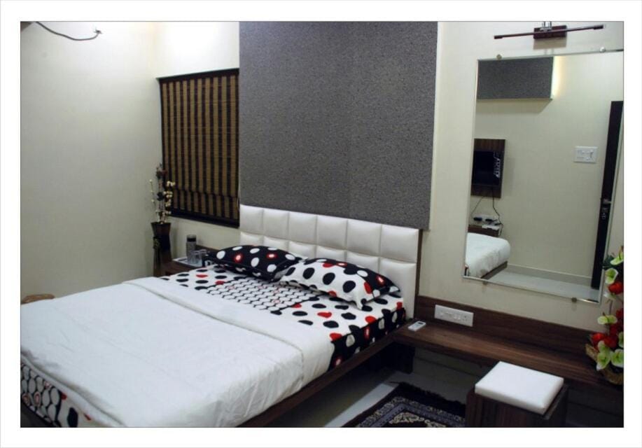 Bed, Bathroom, Coffee/tea facilities, Decorative detail, Bedroom