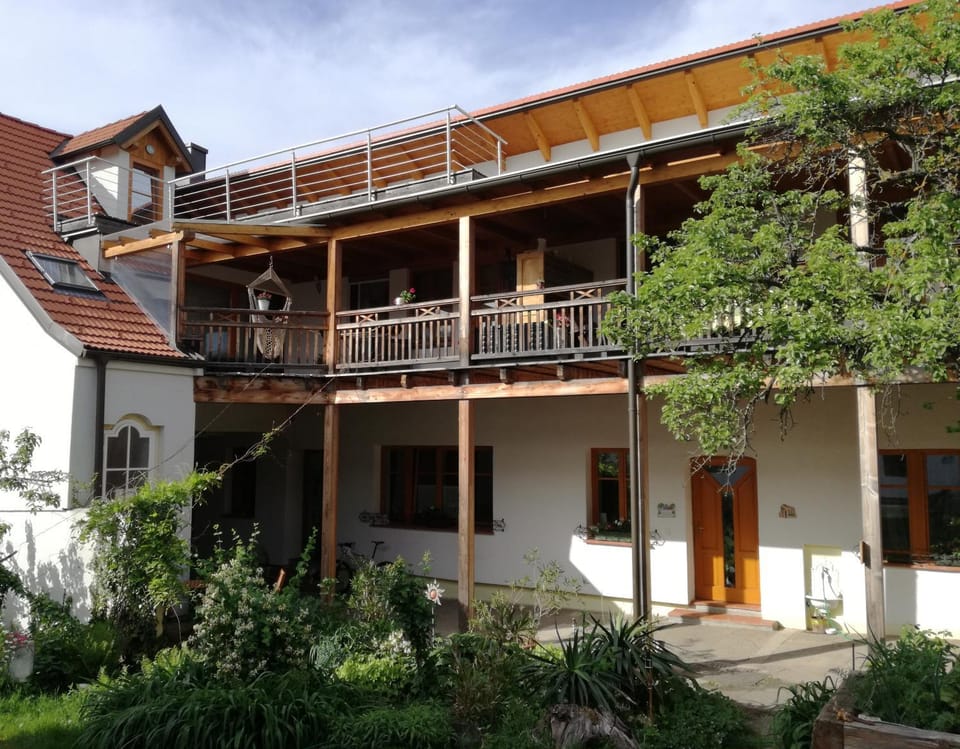 Property building, Garden, Balcony/Terrace