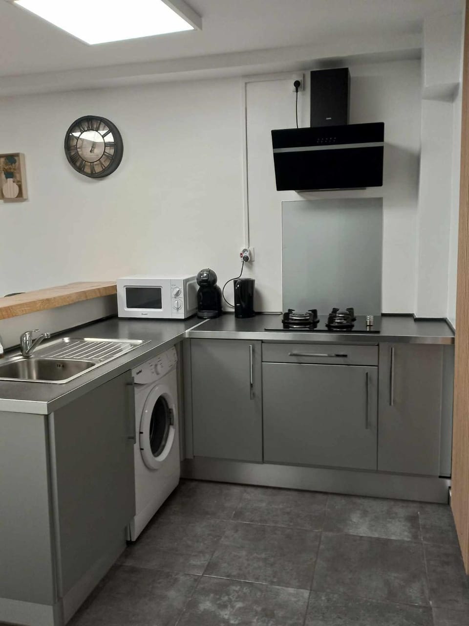 minibar, stove