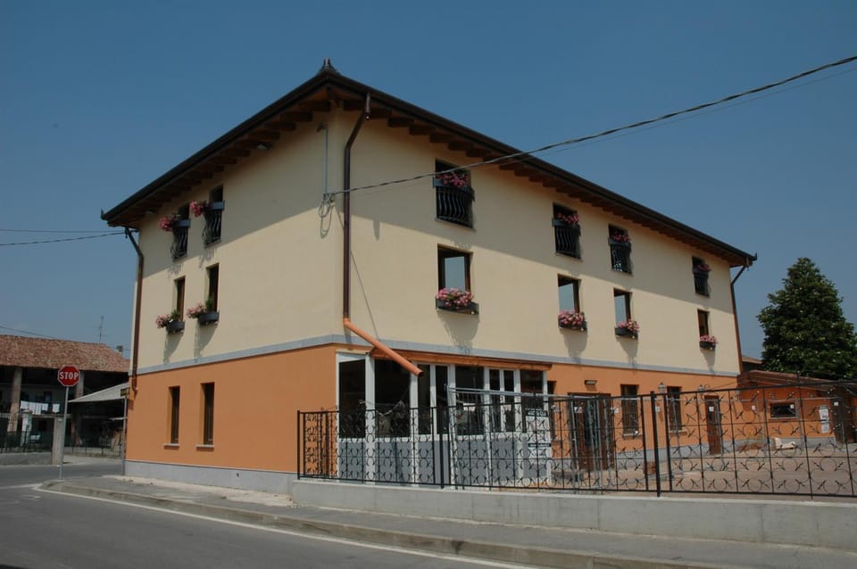 Property building, Facade/entrance