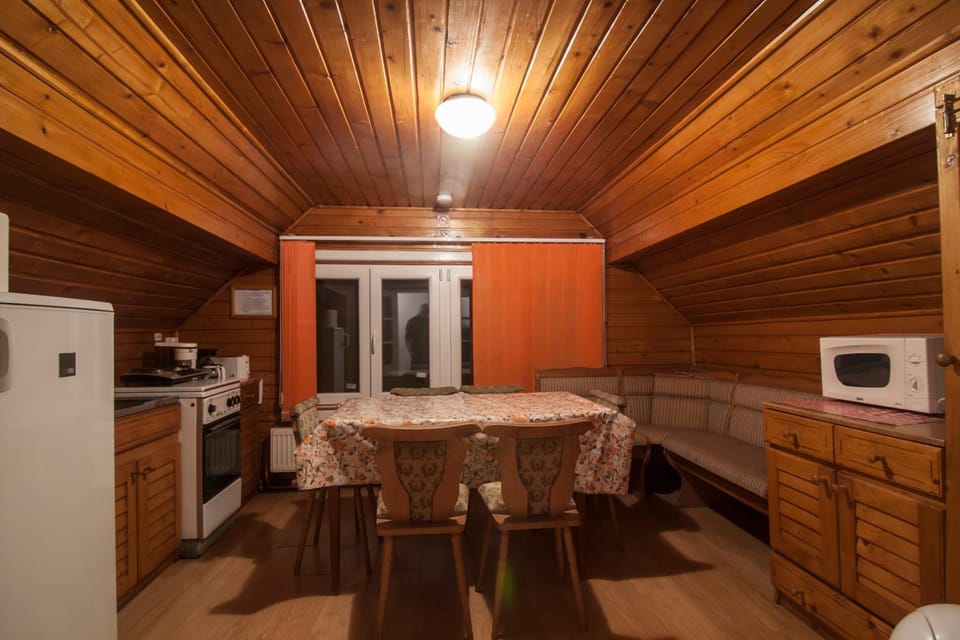 Kitchen or kitchenette, Dining area, Communal kitchen