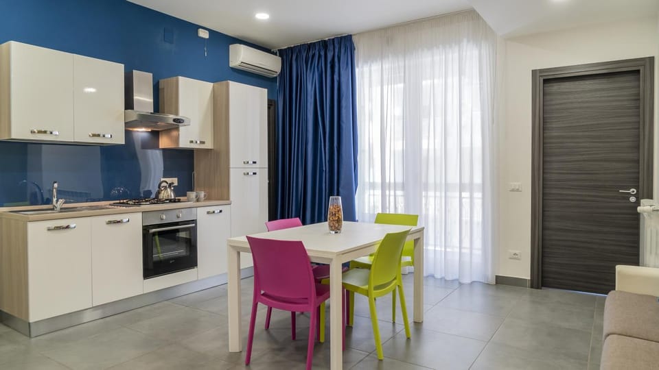 Seating area, Dining area