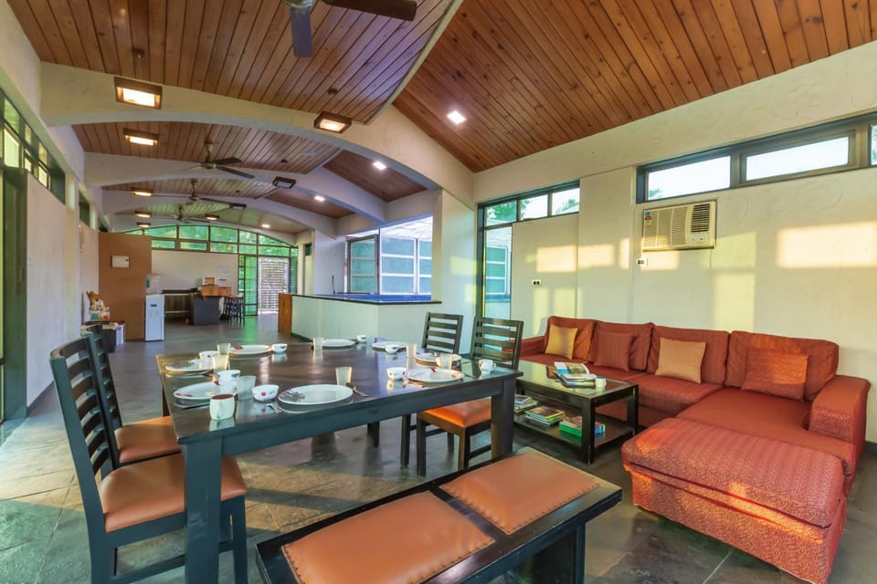 Seating area, Dining area