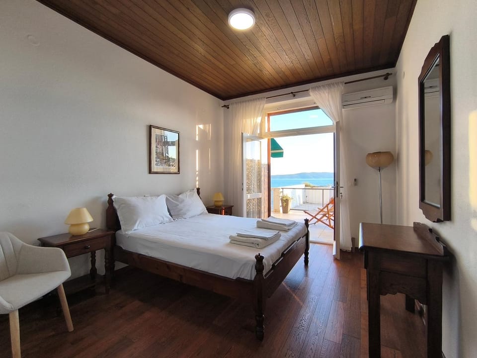 Bed, Photo of the whole room, Bedroom, Sea view