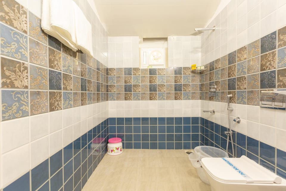Bathroom, towels