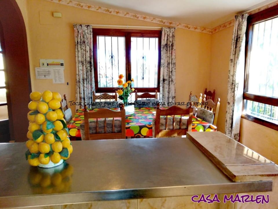 Living room, Photo of the whole room