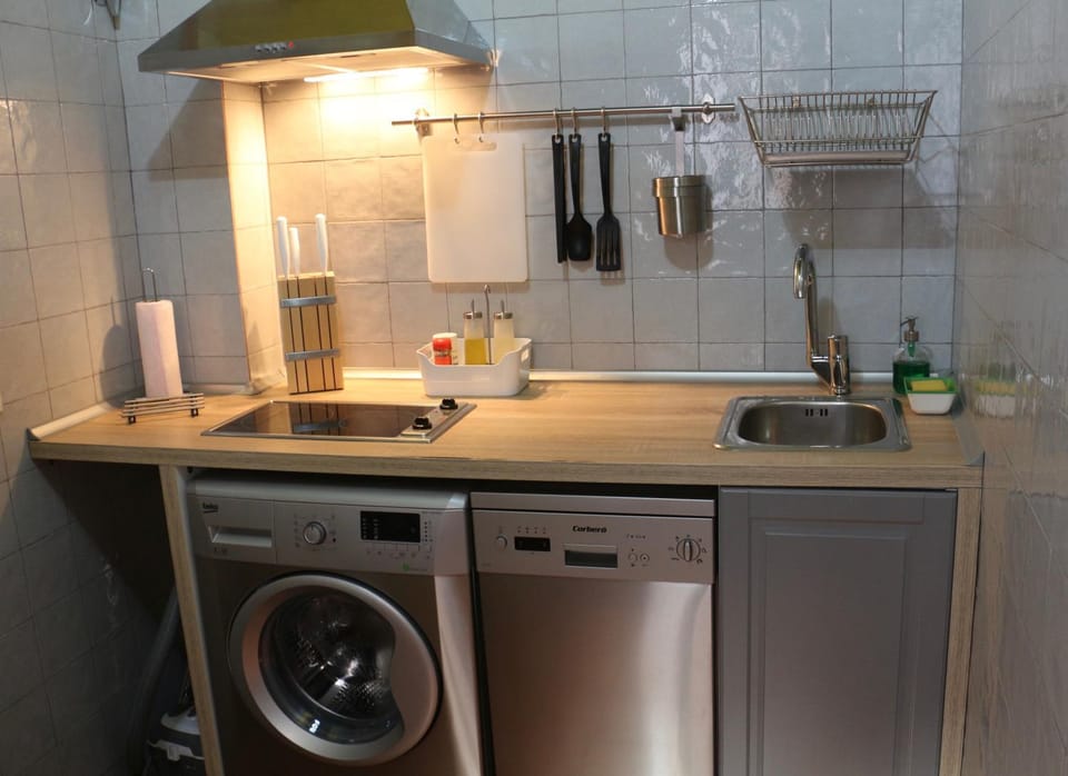 Kitchen or kitchenette, Meals