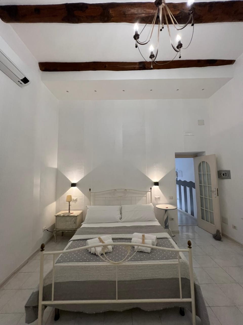 Varriale Apartaments 2,0 free parking for small cars only Apartment in Naples