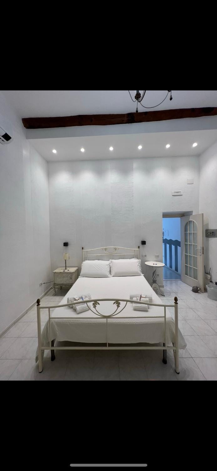 Varriale Apartaments 2,0 free parking for small cars only Apartment in Naples