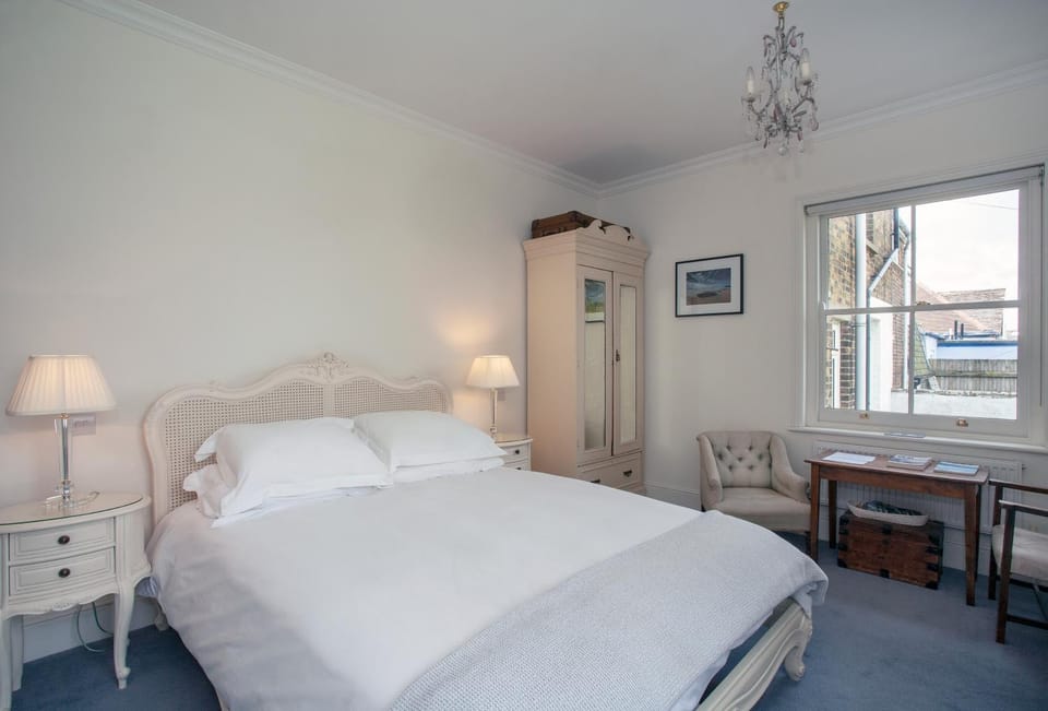 Bear's Well Guest House Bed and Breakfast in Dover District