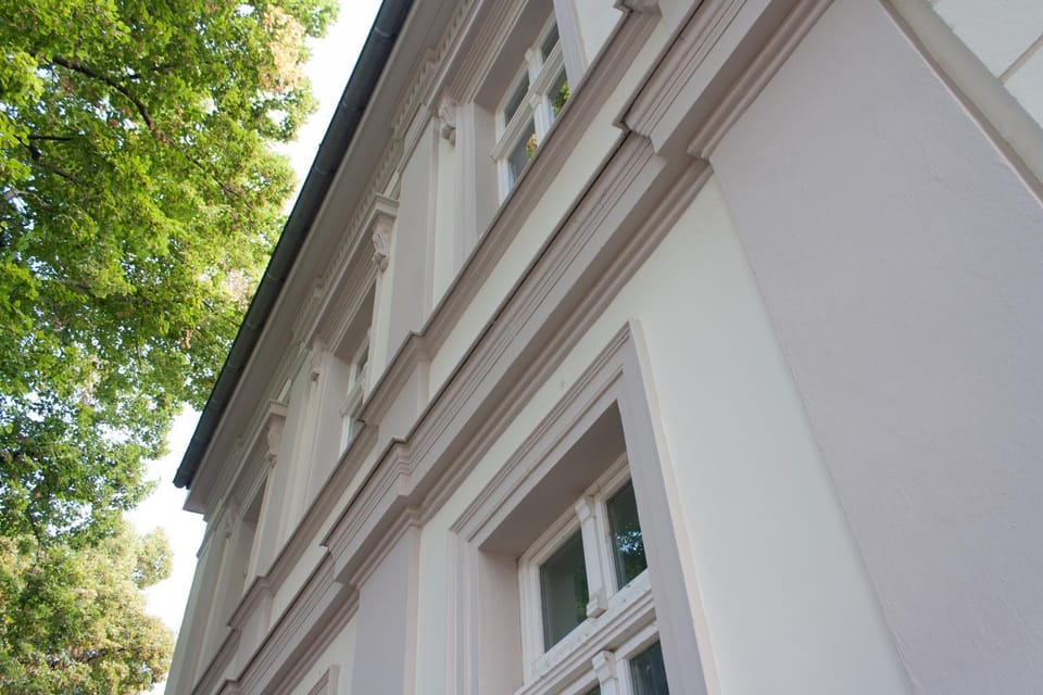 Property building, Facade/entrance, Off site, Day, Summer