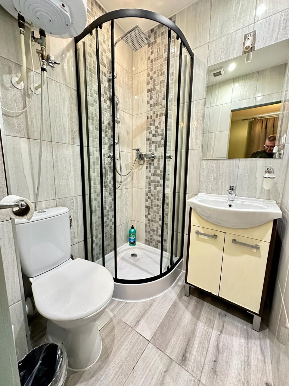 Shower, Toilet, towels