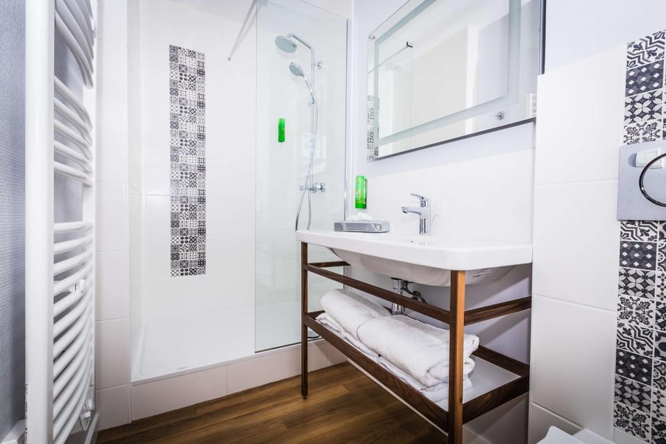 Bathroom, Photo of the whole room, On site