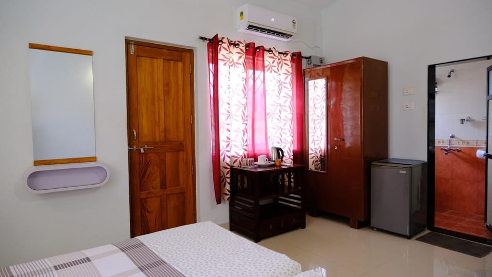 Sea Pearl Guesthouse Bed and Breakfast in Candolim