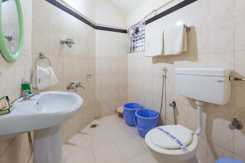 Toilet, Bathroom, towels