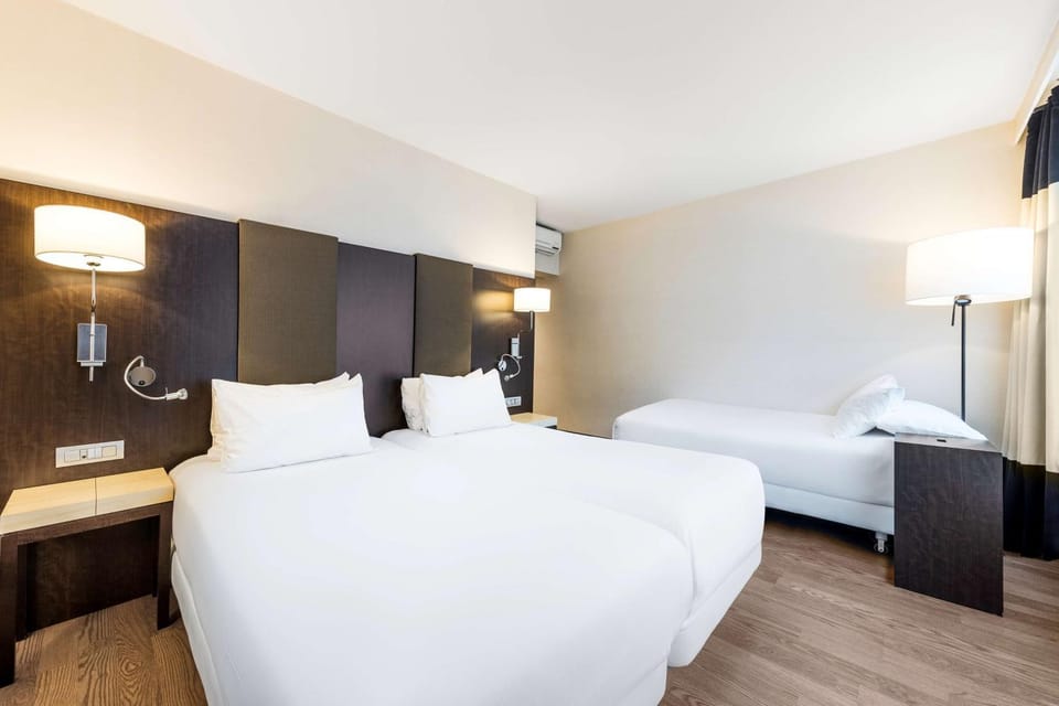 Photo of the whole room, Bedroom, On site