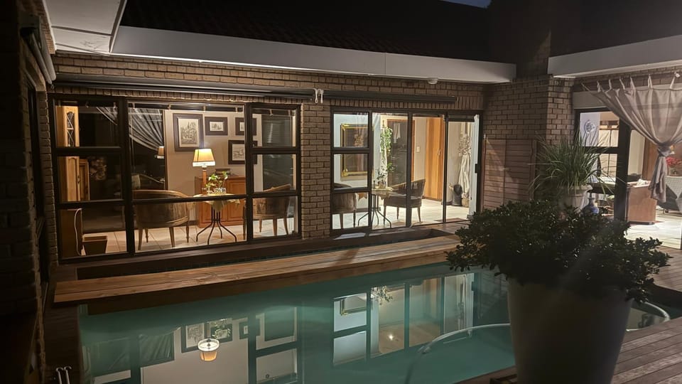 Night, Pool view