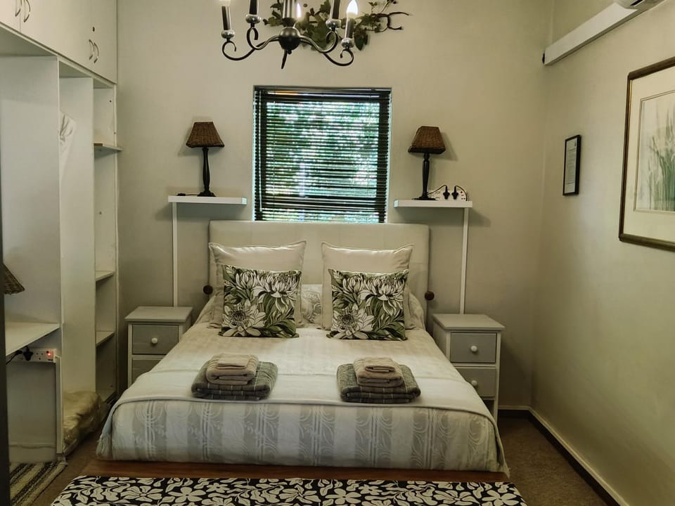 Bed, Decorative detail, Bedroom, towels, air conditioner