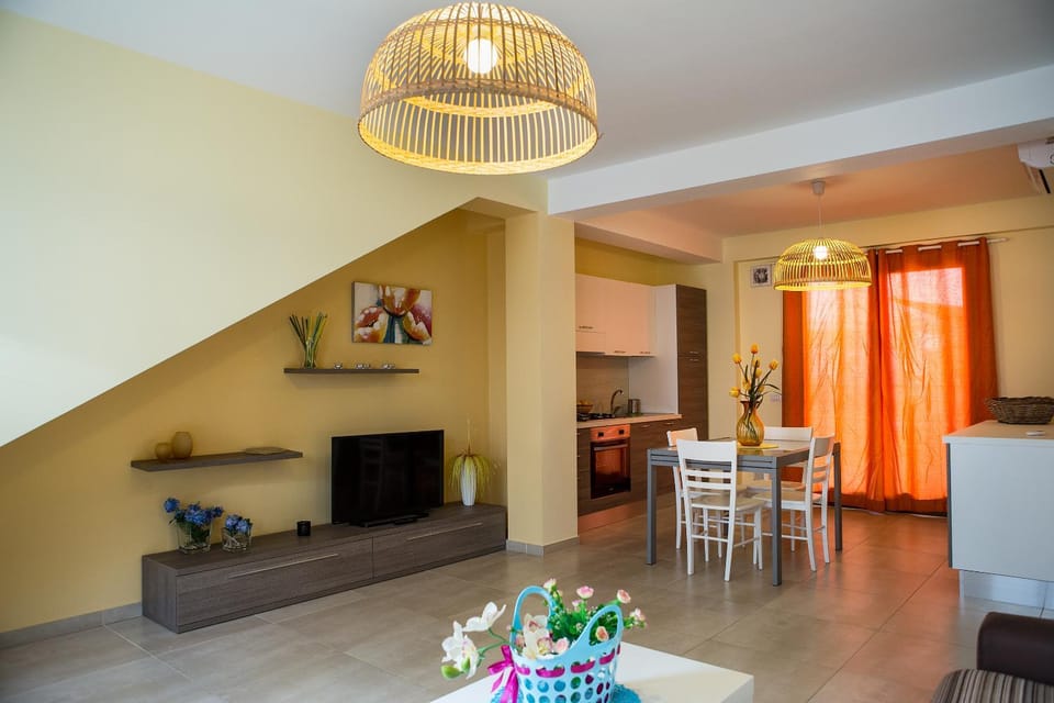 Kitchen or kitchenette, Living room, Dining area