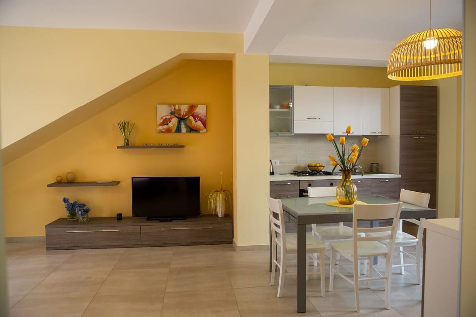 Living room, Dining area