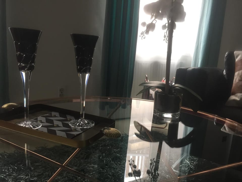 Activities, Living room, Decorative detail, Drinks