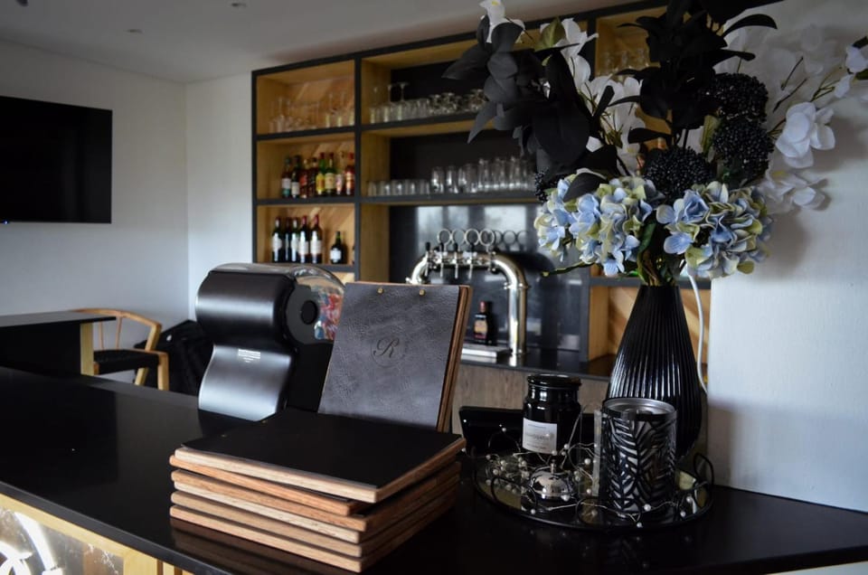 Restaurant/places to eat, Lounge or bar, Decorative detail