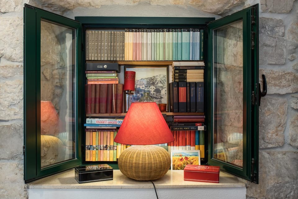 Library, Library, Coffee/tea facilities, Decorative detail