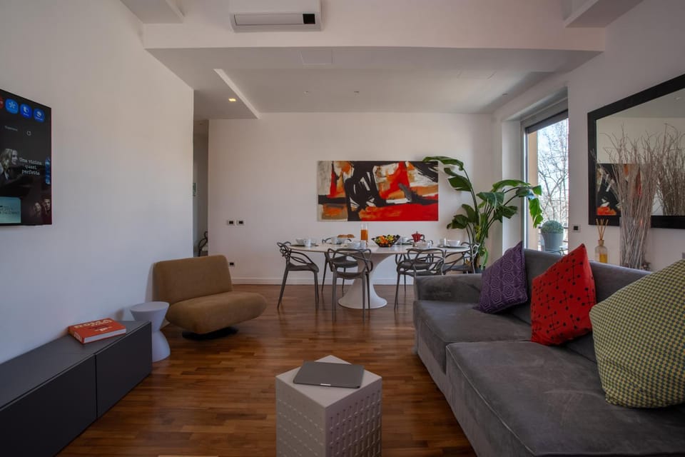 TV and multimedia, Balcony/Terrace, Living room, Seating area, Dining area