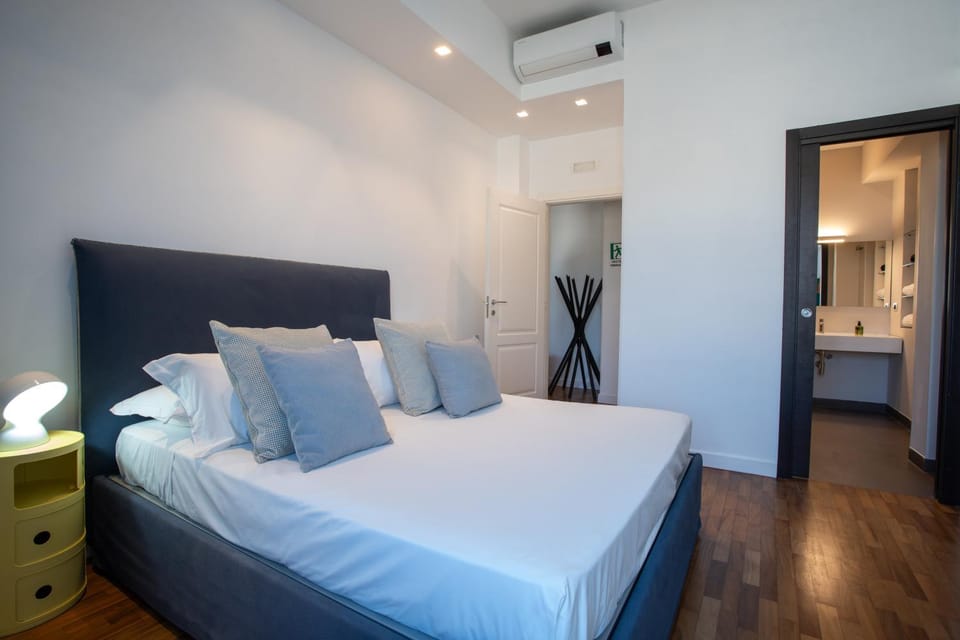 Bed, Bathroom, Photo of the whole room, Bedroom, air conditioner