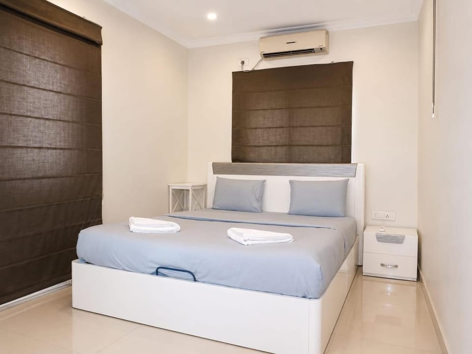 Photo of the whole room, Bedroom, air conditioner