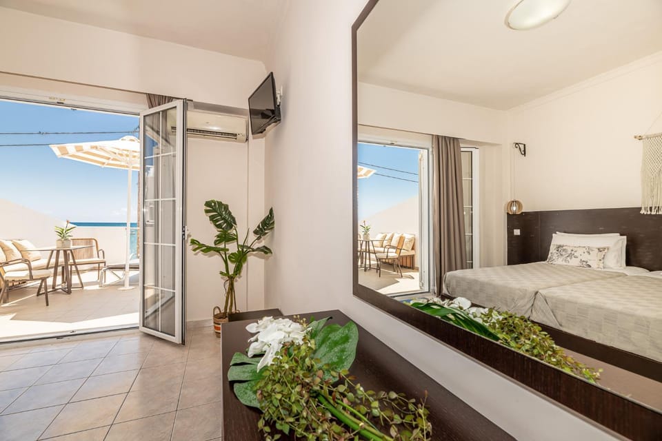 Patio, Bed, View (from property/room), Balcony/Terrace, Bedroom, Sea view