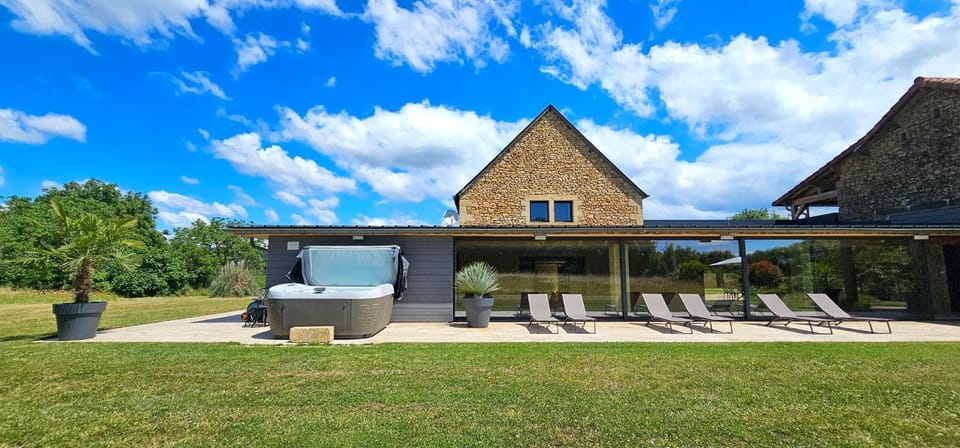Hot Tub, Hot Tub, Garden view, Pool view, Pool view, Swimming pool, Swimming pool, sunbed