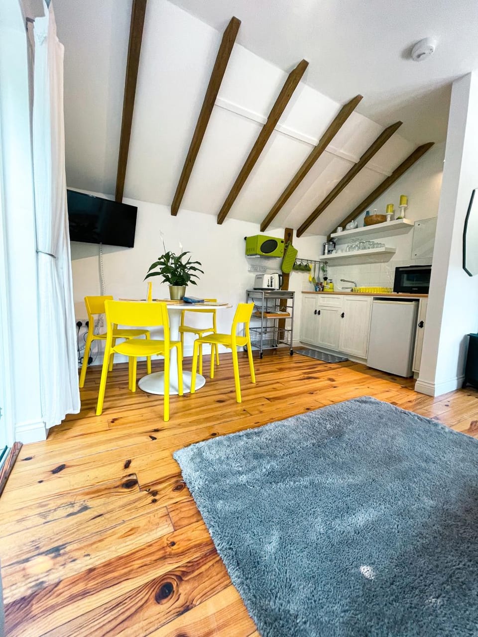 Kitchen or kitchenette, Seating area