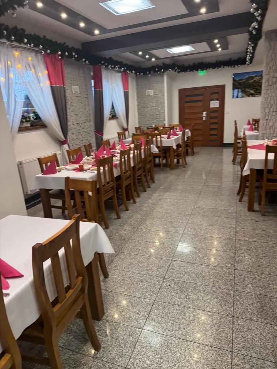 Restaurant/places to eat, Banquet/Function facilities