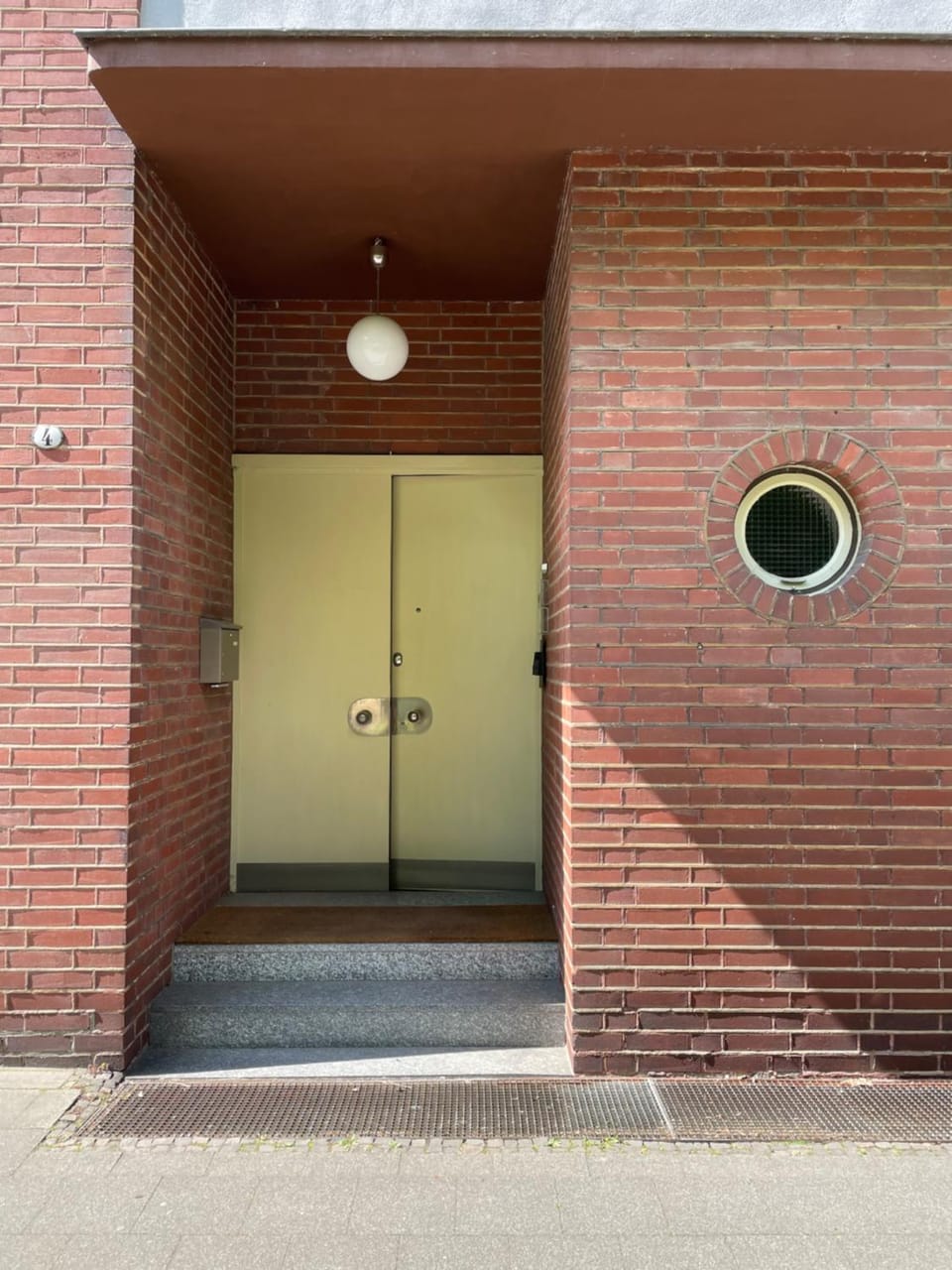 Facade/entrance