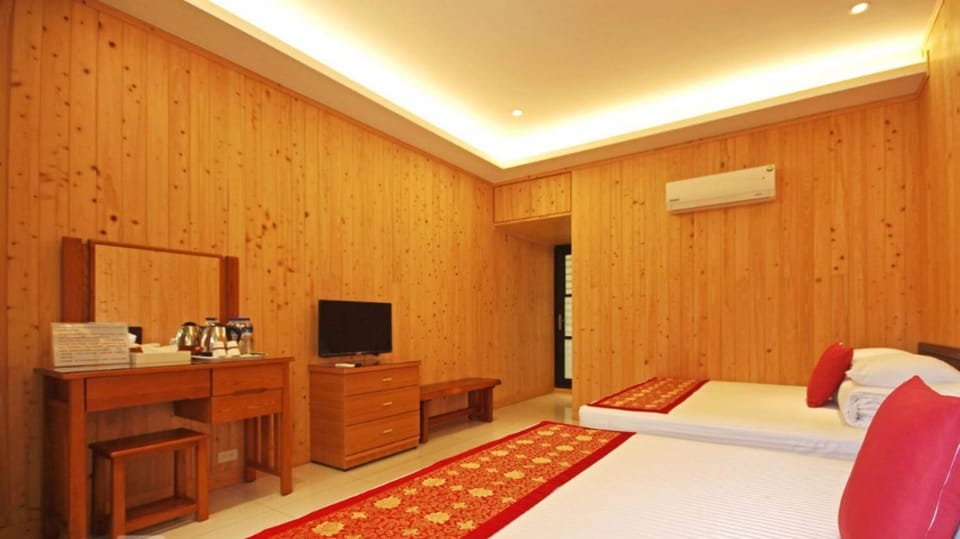 Bed, TV and multimedia, air conditioner