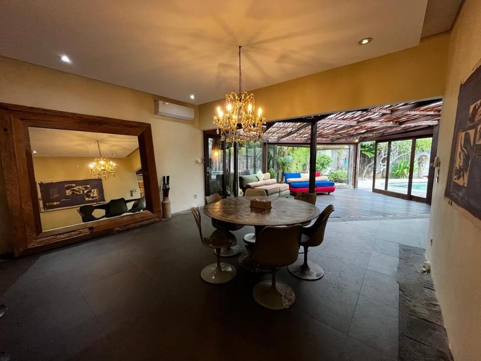 Living room, Dining area, Pool view