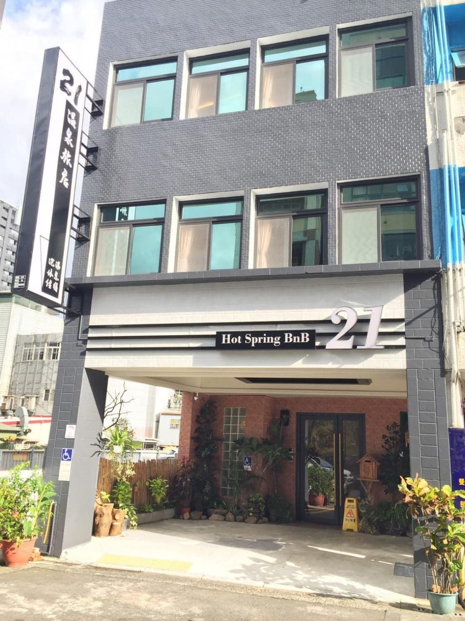 Facade/entrance