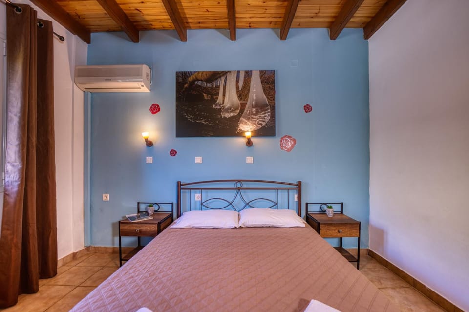 Bed, Bedroom, towels, air conditioner