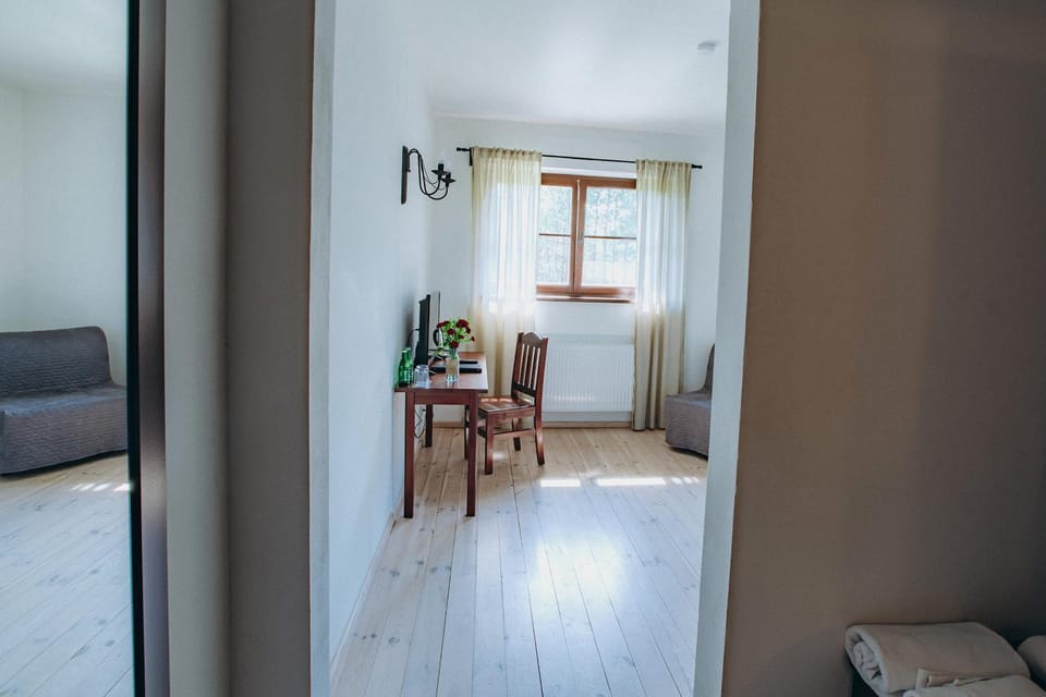 Bed, Photo of the whole room, Seating area, Bedroom