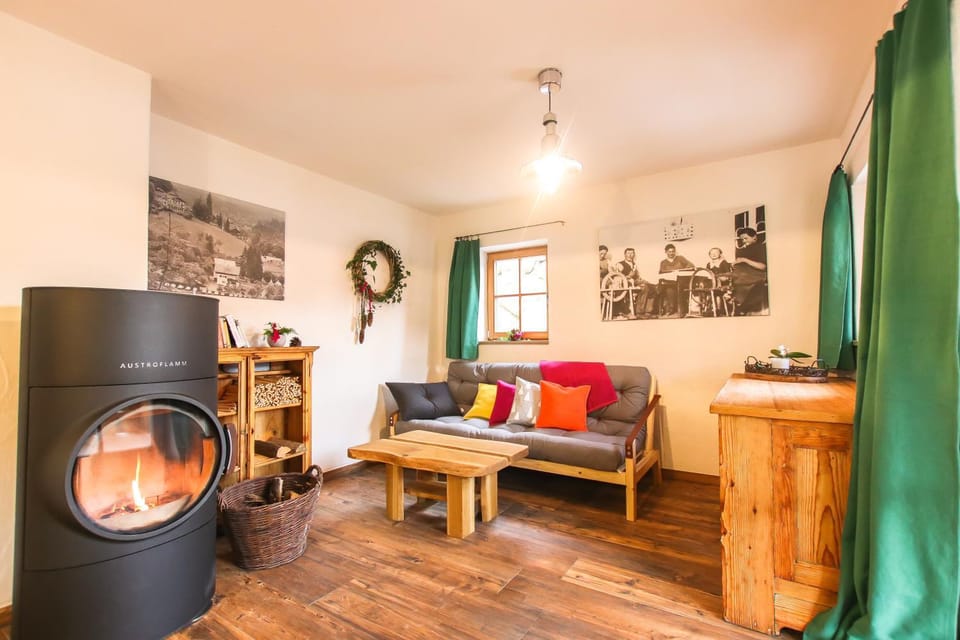 Communal lounge/ TV room, Living room, Photo of the whole room, Decorative detail