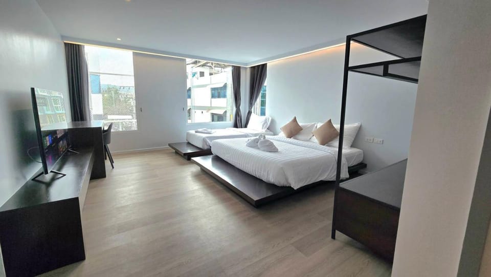 Photo of the whole room, Bedroom