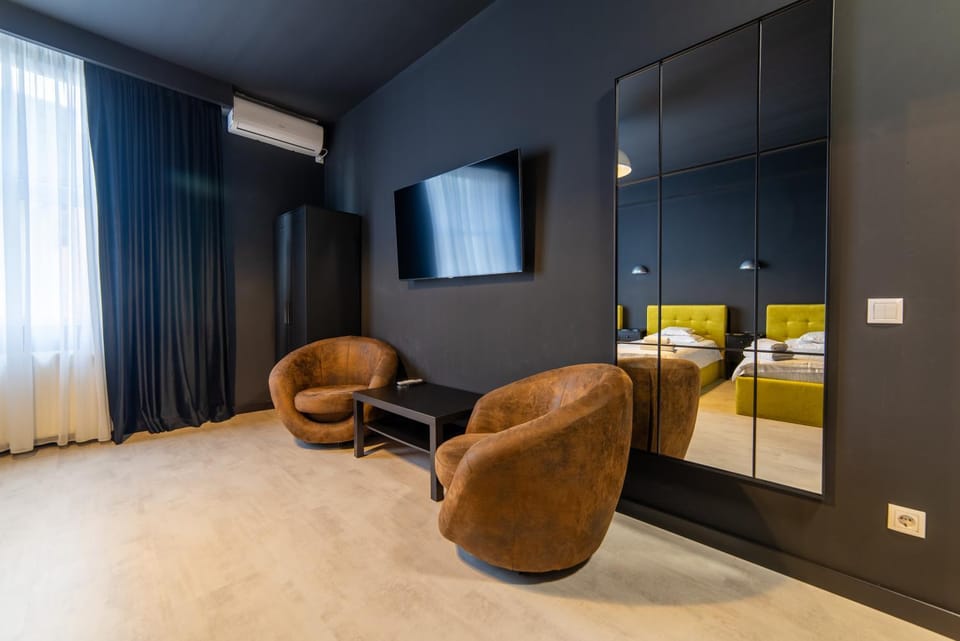 Communal lounge/ TV room, TV and multimedia, Photo of the whole room, Seating area, air conditioner