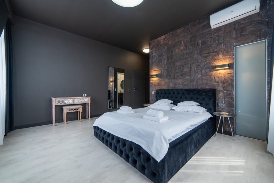 Bed, Photo of the whole room, Bedroom, towels, air conditioner