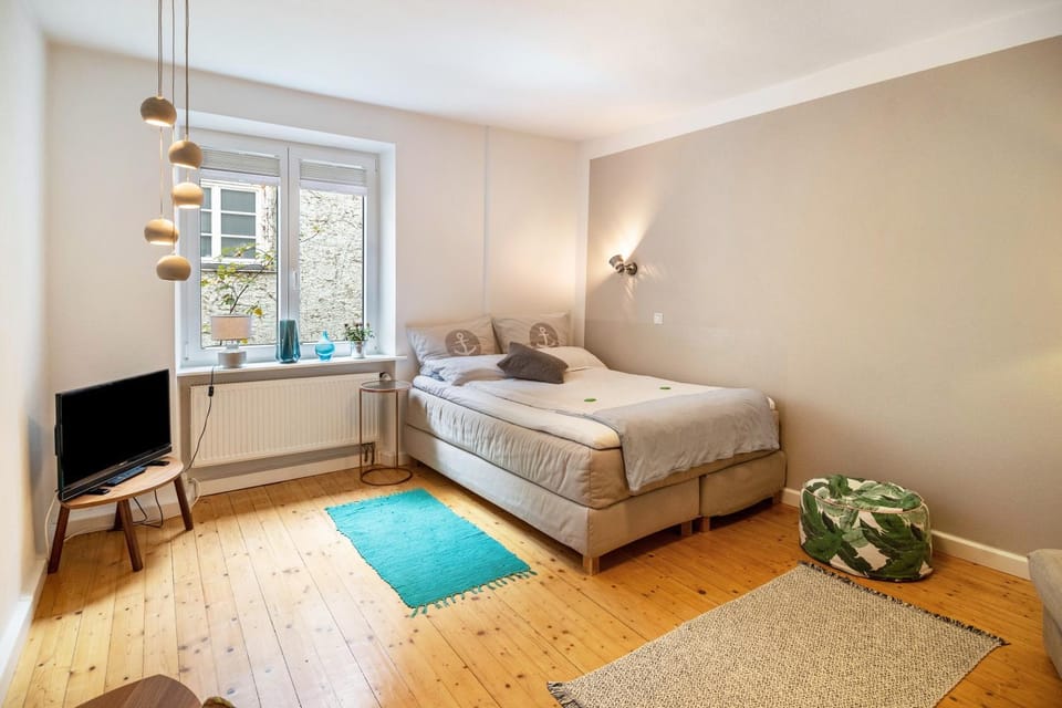 Living room, Bedroom